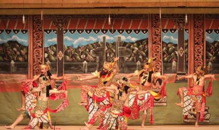 NONTON WAYANG ORANG